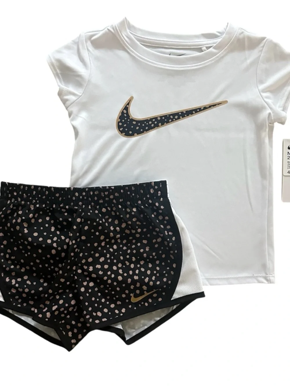 Nike Girls Dri-FIT 2 Piece Outfit – Size 4 - New With Tags White Black - Picture 3 of 4